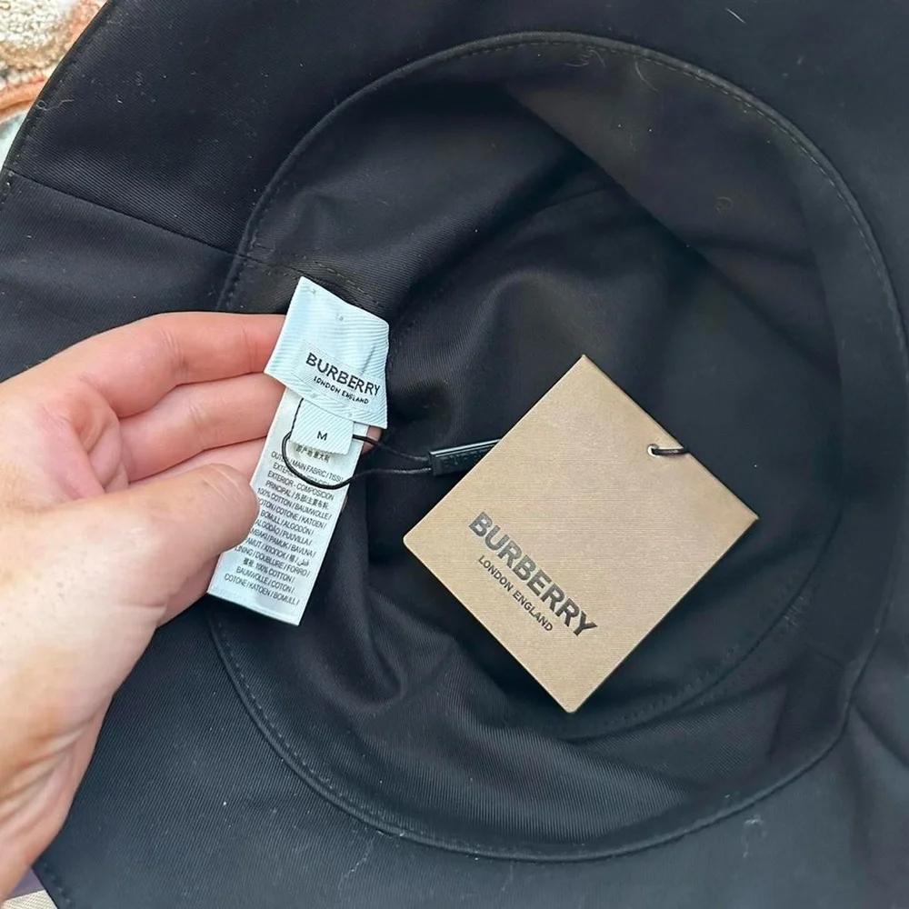 BURBERRY Reversible Icon Stripe Cotton Bucket Hat! - Picture 5 of 6